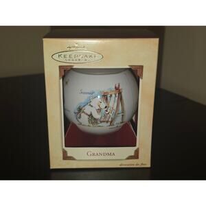 Hallmark Keepsake “Grandma” Glass Christmas‎ Ball Ornament 2002
